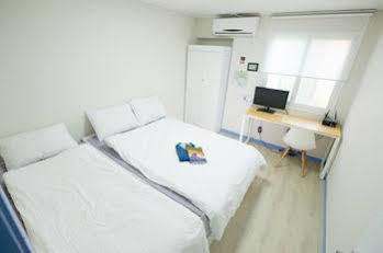 Leo Guesthouse Hongdae 2 Hostel Seoul Exterior photo